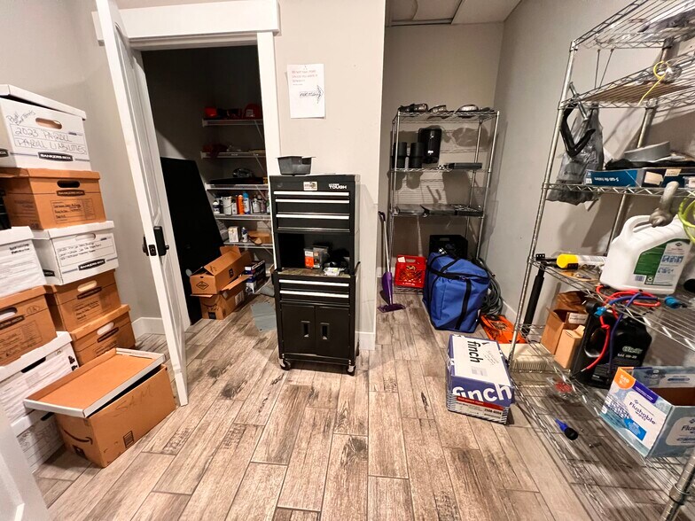 More Photos Of 810 Ohio Pike, Withamsville Office For Lease