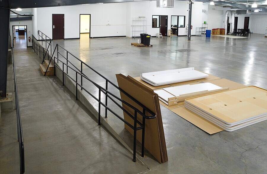 More Photos Of 4285 Hwy 31 W, Tyler Showroom For Lease