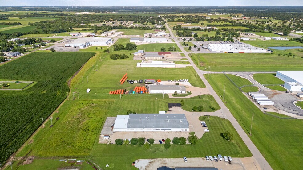 More Photos Of 900 W Miller Rd, Iola Manufacturing For Sale
