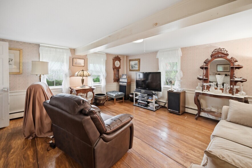 More Photos Of 65 Chester Rd, Raymond Flex For Sale