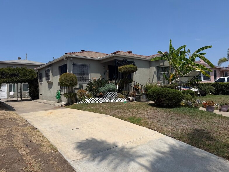 Primary Photo Of 4262-4266 Chamoune Ave, San Diego Apartments For Sale