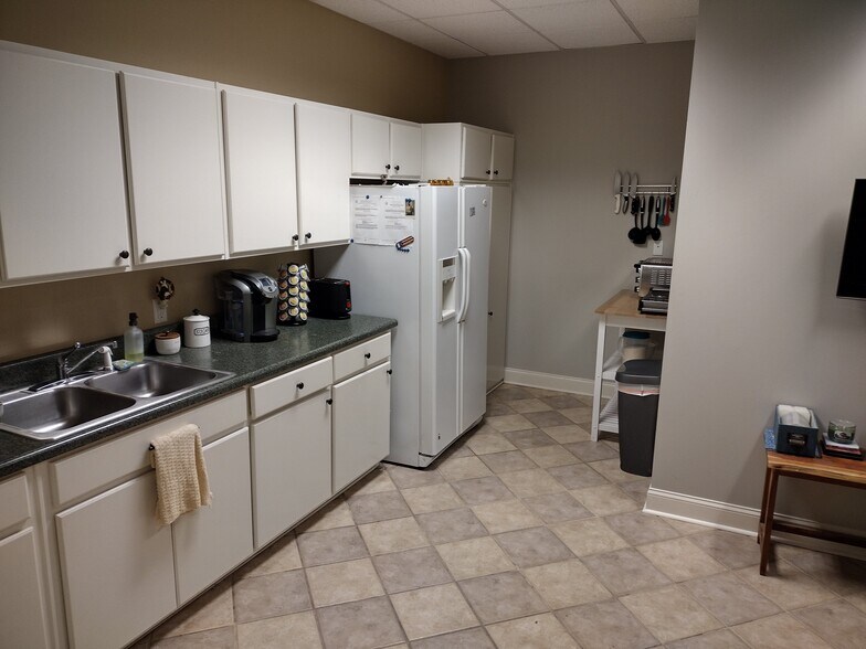 More Photos Of 5207 Belle Wood Ct, Buford Warehouse For Lease