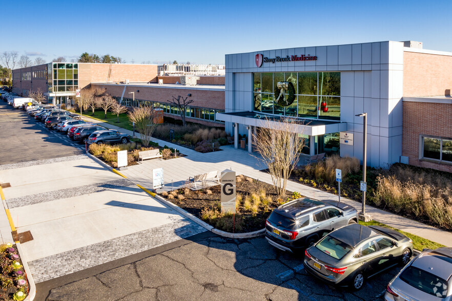 Primary Photo Of 500 Commack Rd, Commack Flex For Lease