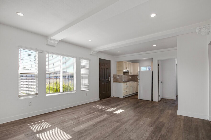 More Photos Of 520 W 82nd St, Los Angeles Apartments For Sale