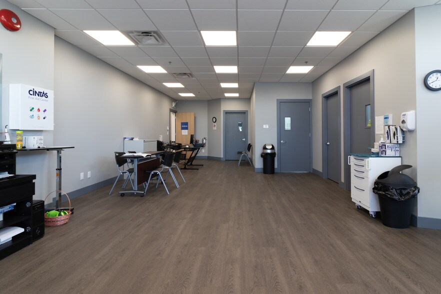 More Photos Of 30475 Cardinal Ave, Abbotsford Office For Sale