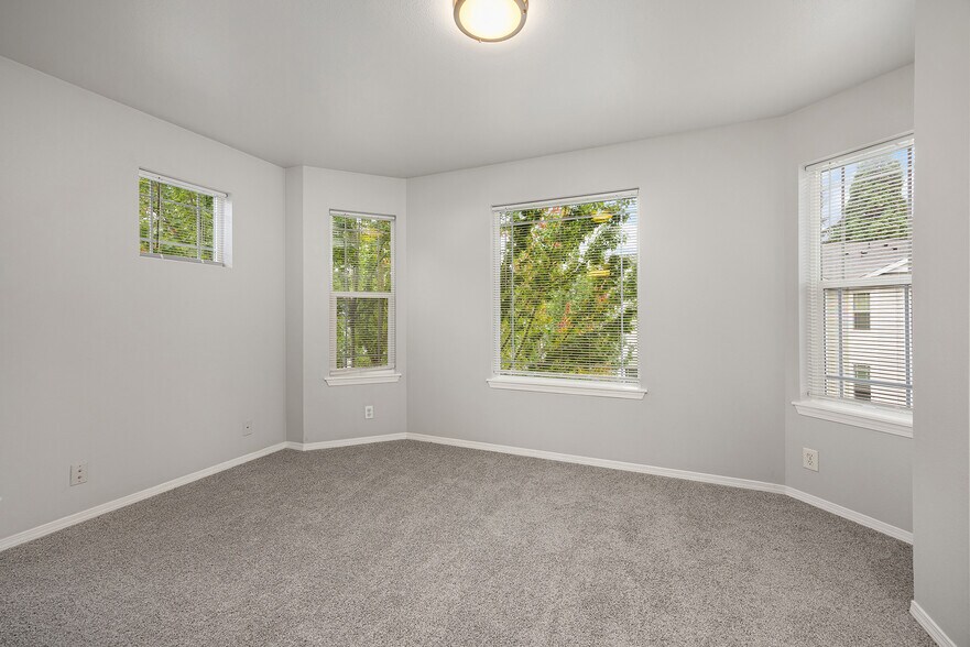 More Photos Of 2901 S 45th St, Tacoma Apartments For Sale