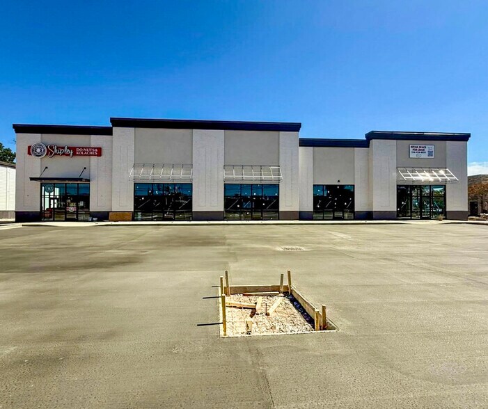 More Photos Of 1010 Memorial Pky N, Huntsville Storefront For Lease