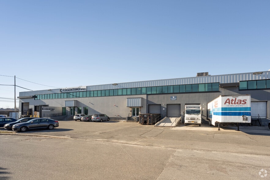 More Photos Of 35 Engel St, Hicksville Warehouse For Lease