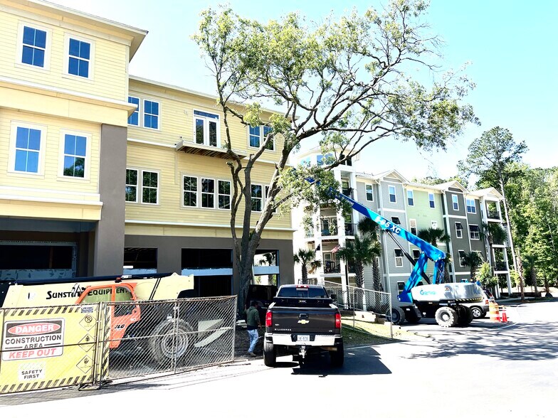 More Photos Of 9000 Bowen Pier Dr, Hanahan Storefront Retail Office For Lease