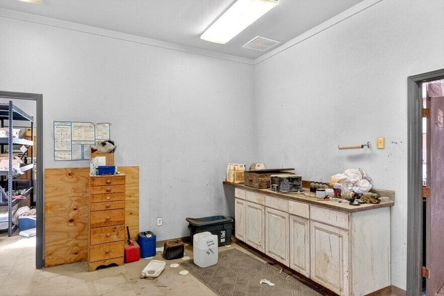 More Photos Of 8316 W I-20, Midland Warehouse For Sale