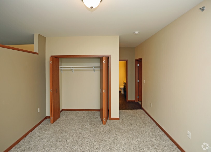 More Photos Of 401 N Washington St, Green Bay Apartments For Sale