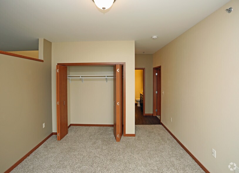 More Photos Of 401 N Washington St, Green Bay Apartments For Lease