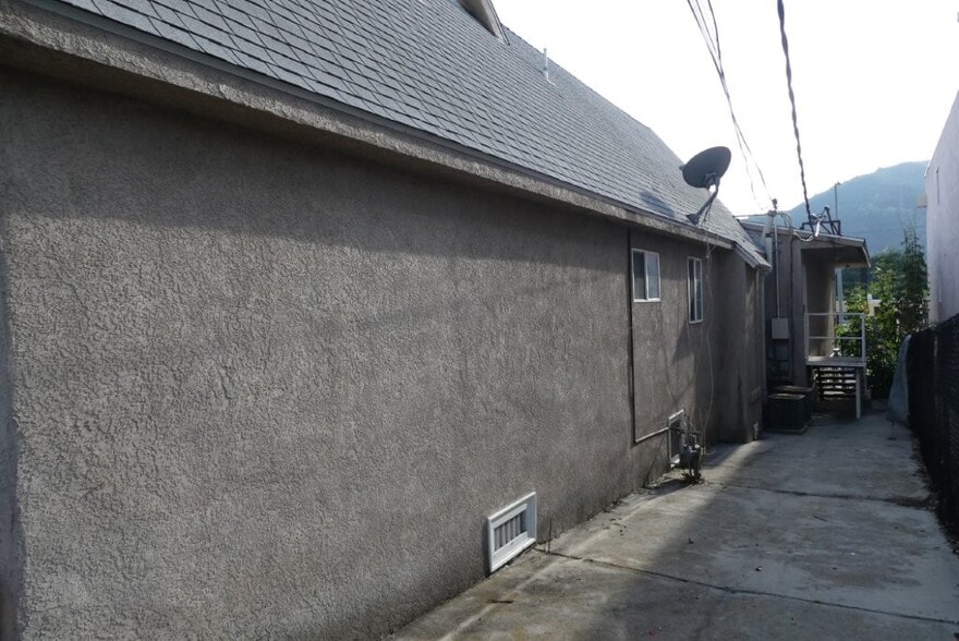 More Photos Of 2657 Honolulu Ave, Montrose Lodge Meeting Hall For Sale