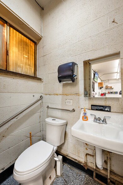 More Photos Of 25600 Harper Ave, Saint Clair Shores Freestanding For Sale