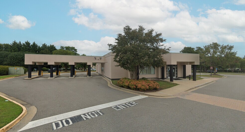 More Photos Of 4020 Cox Rd, Glen Allen Bank For Sale