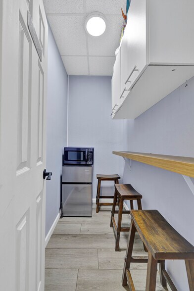 More Photos Of 3920-3940 N Miller Rd, Scottsdale Freestanding For Lease