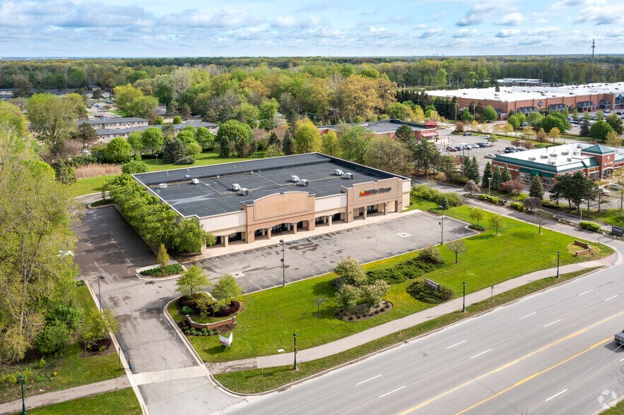 More Photos Of 40150-40164 Ford Rd, Canton Township Freestanding For Lease