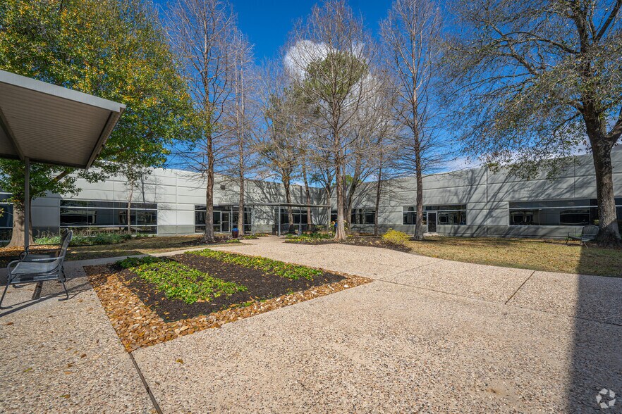 More Photos Of 22001 Northpark Dr, Kingwood Light Manufacturing For Lease