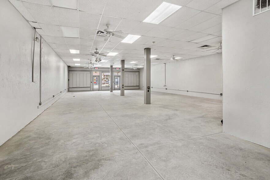 More Photos Of 101 W Laurel Ave, Damascus General Retail For Sale