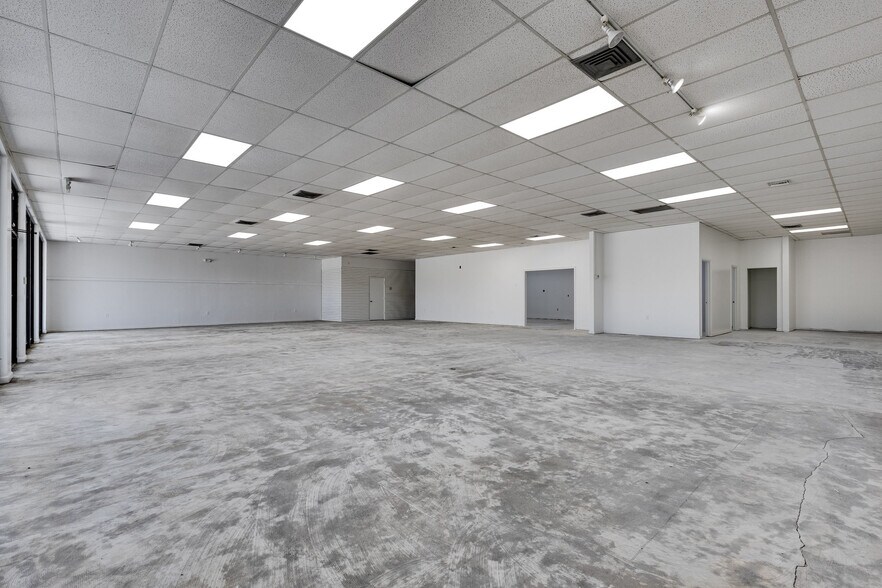 More Photos Of 2698 N University Dr, Fort Lauderdale Freestanding For Lease