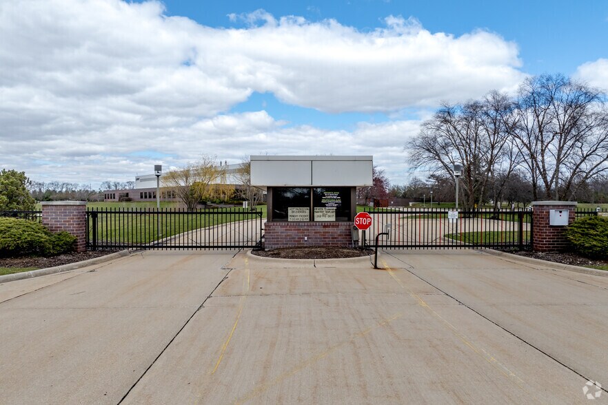 More Photos Of 801 W Rockton Rd, Rockton Research And Development For Sale