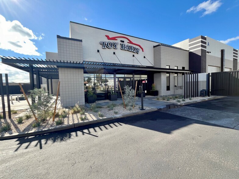Primary Photo Of 7317 E Helm Dr, Scottsdale Self Storage For Lease