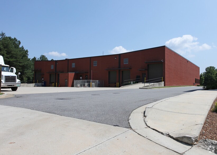 More Photos Of 3005 Center Pl, Norcross Warehouse For Lease