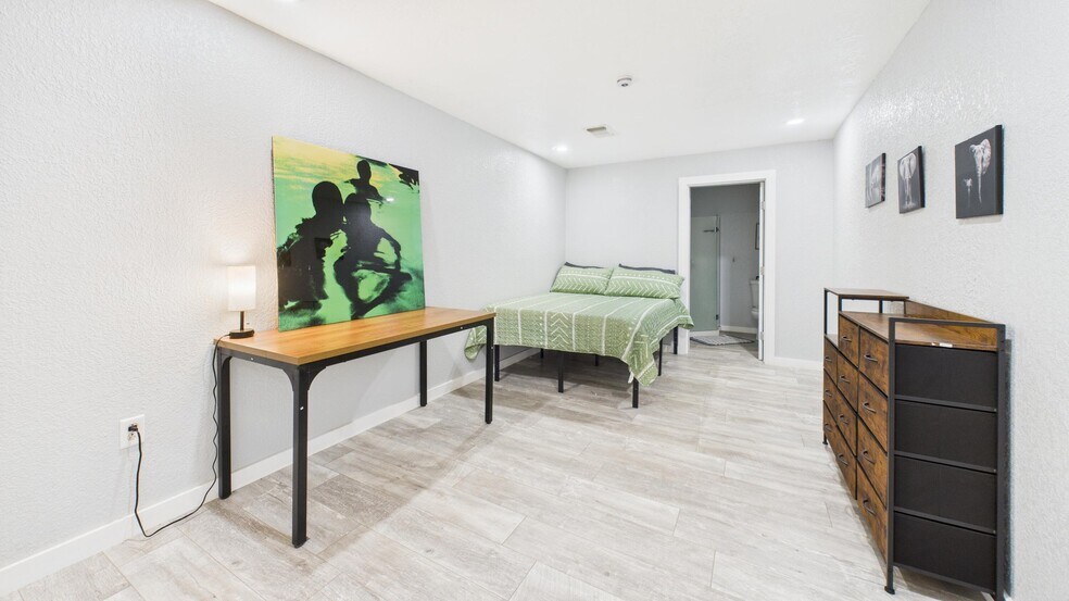 More Photos Of 2123 15th St, Lubbock Apartments For Sale