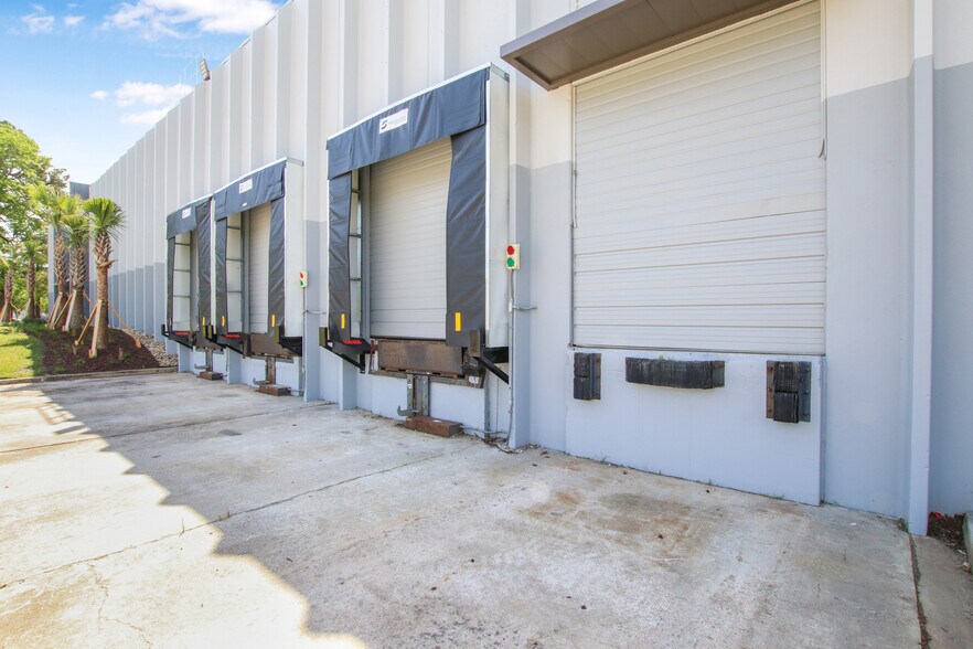 More Photos Of 7391 Pepperdam Ave, North Charleston Warehouse For Lease