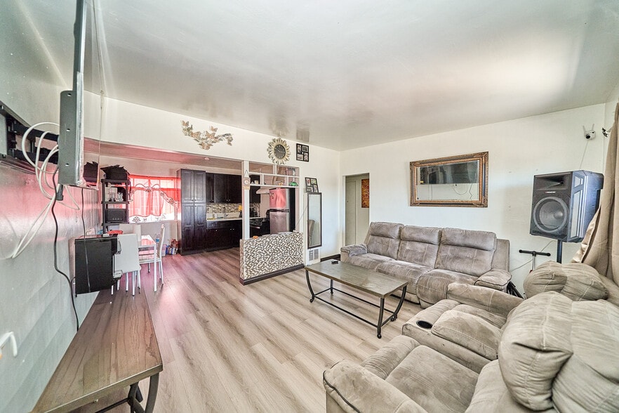 More Photos Of 2001 W Myrtle St, Santa Ana Apartments For Sale
