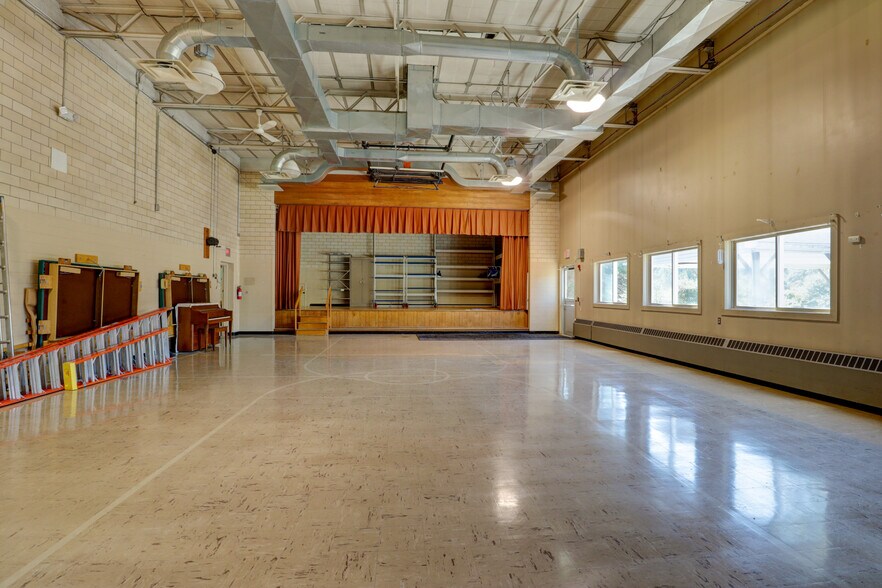 More Photos Of 4960 Hill Rd, Kennedy Schools For Lease