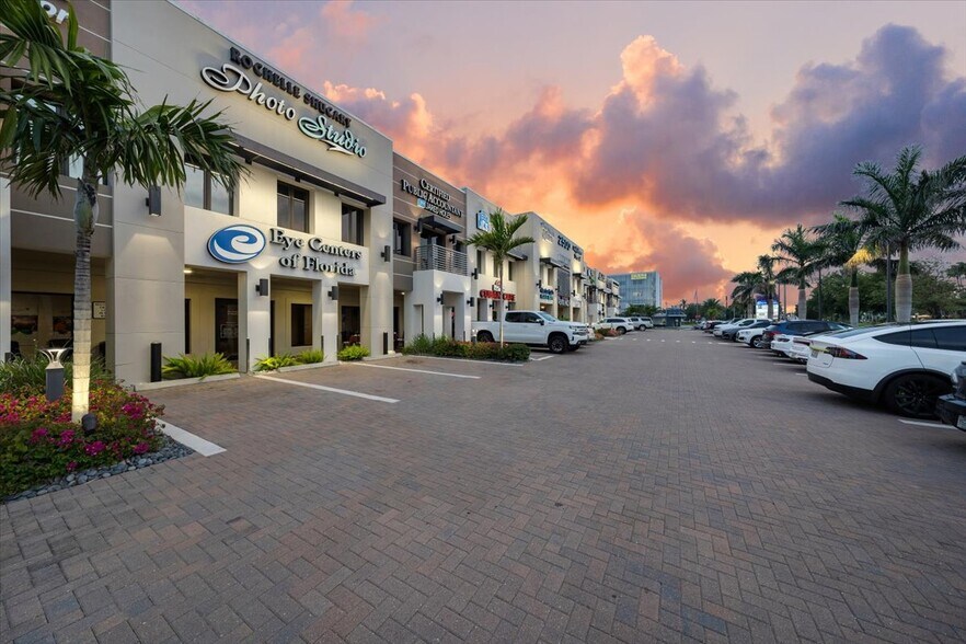 More Photos Of 2500 Tamiami Trl N, Naples Storefront For Lease