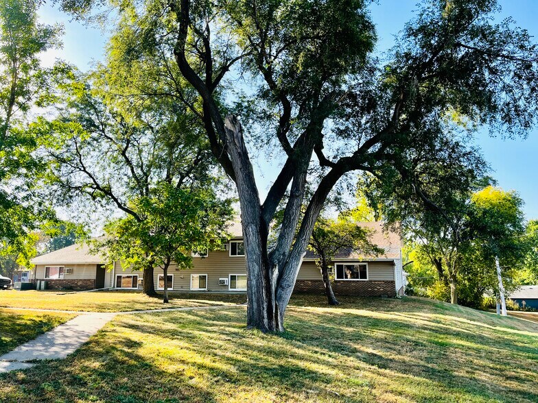 More Photos Of 1015-1021 Walnut St, Yankton Apartments For Sale