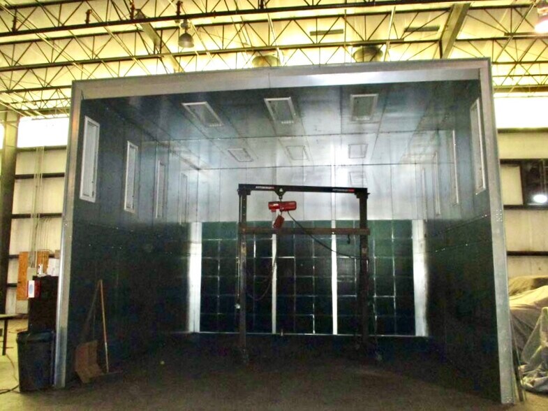 More Photos Of 19994 Independence, Groveland Distribution For Lease