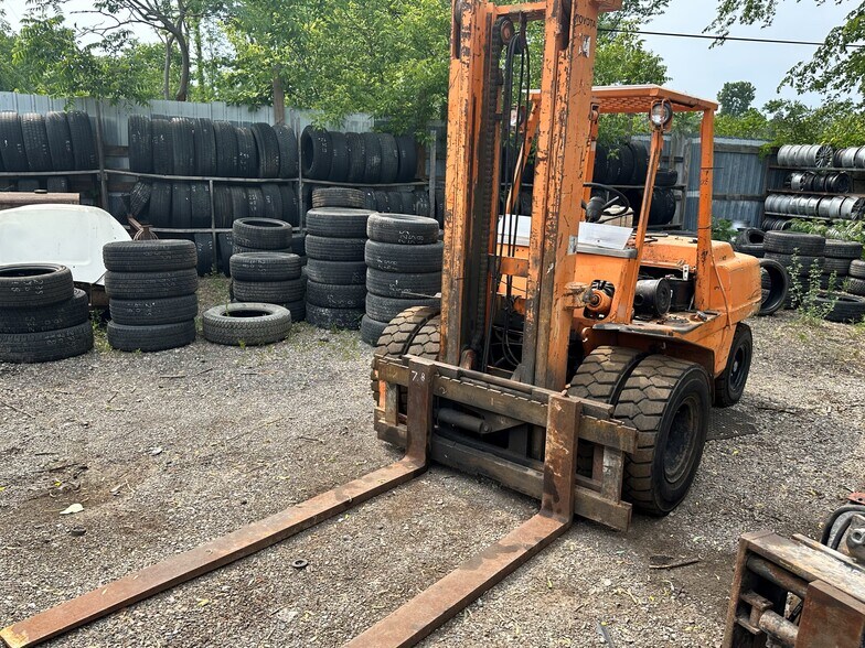 More Photos Of 3127 S Wagner Rd, Ann Arbor Auto Salvage Facility For Sale