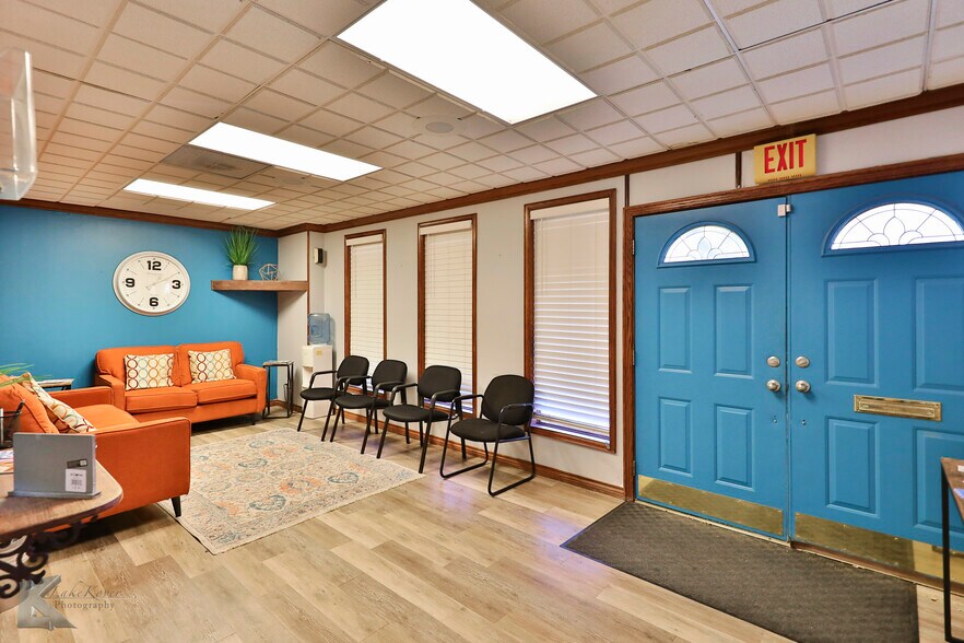 More Photos Of 318 Cedar St, Abilene Storefront Retail Office For Sale