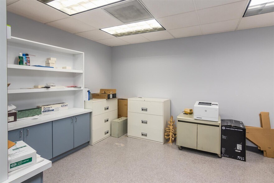 More Photos Of 1745 Gardena Ave, Glendale Office For Sale