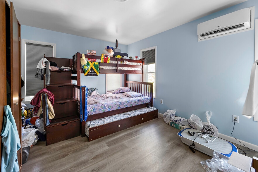 More Photos Of 700 Norris Harbor Dr, Crisfield Hotel For Sale