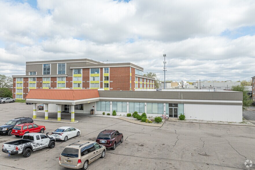 More Photos Of 255 28th St SW, Grand Rapids Hotel For Sale