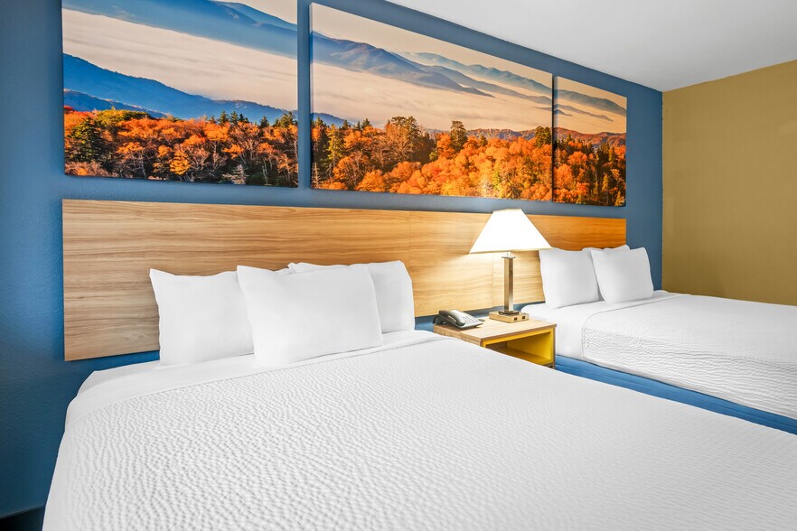 More Photos Of 1630 Richmond St, Mount Vernon Hotel For Sale