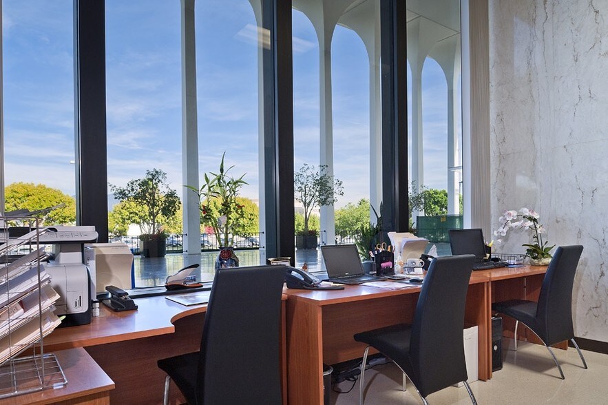 More Photos Of 23521 Paseo de Valencia, Laguna Hills Medical For Lease