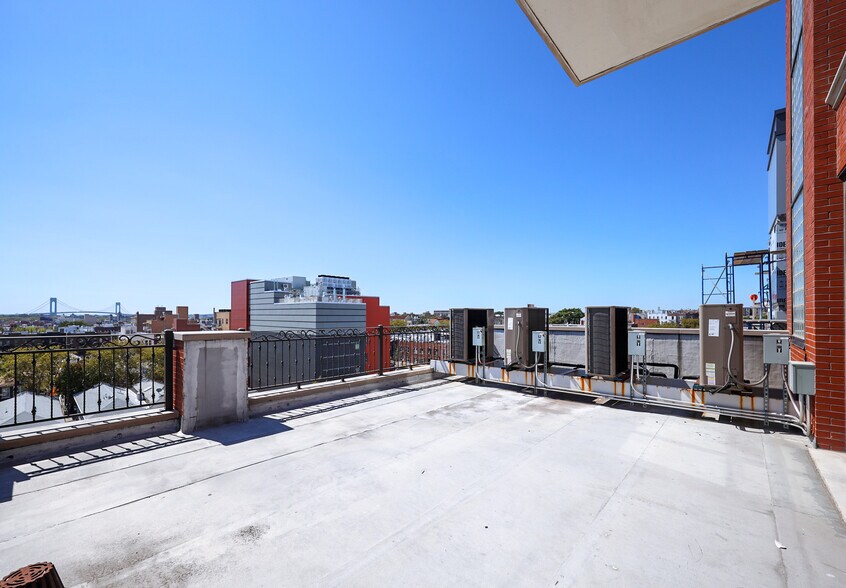 More Photos Of 821 45th St, Brooklyn Office For Lease