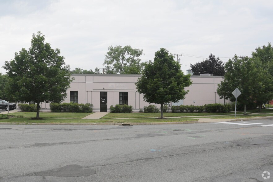 More Photos Of 305 Second Ave, Waltham Bank For Lease