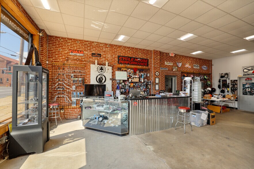 More Photos Of 8213 Gravois Rd, Affton Warehouse For Sale