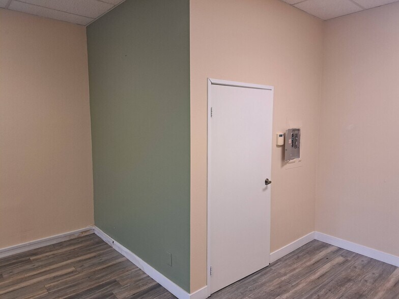 More Photos Of 16922 Main St, Hesperia General Retail For Lease