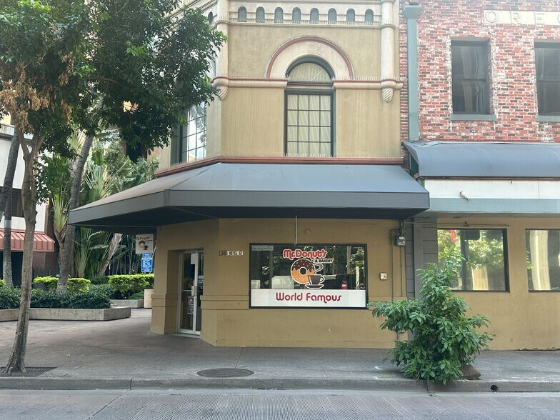 More Photos Of 1100-1110 Bishop St, Honolulu Storefront For Lease