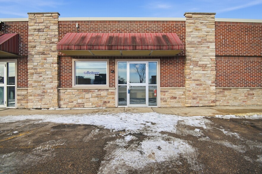 More Photos Of 507 1st St NW, Austin Freestanding For Sale