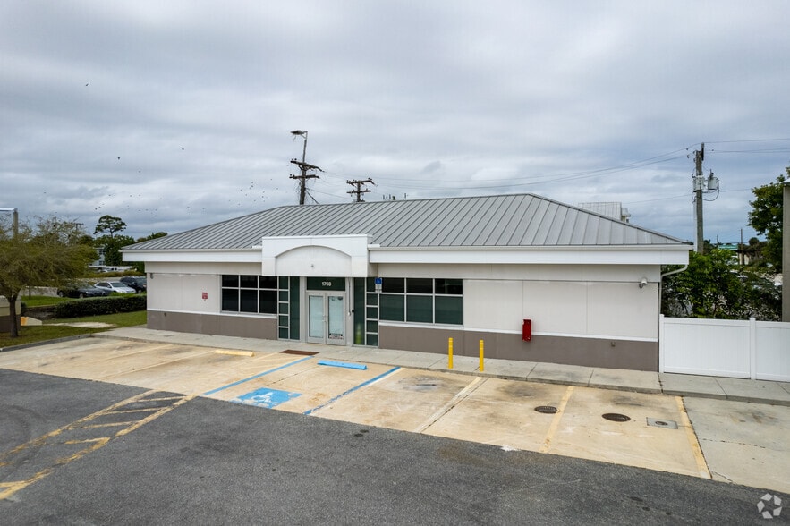 Primary Photo Of 1760 E Merritt Island Cswy, Merritt Island General Retail For Lease