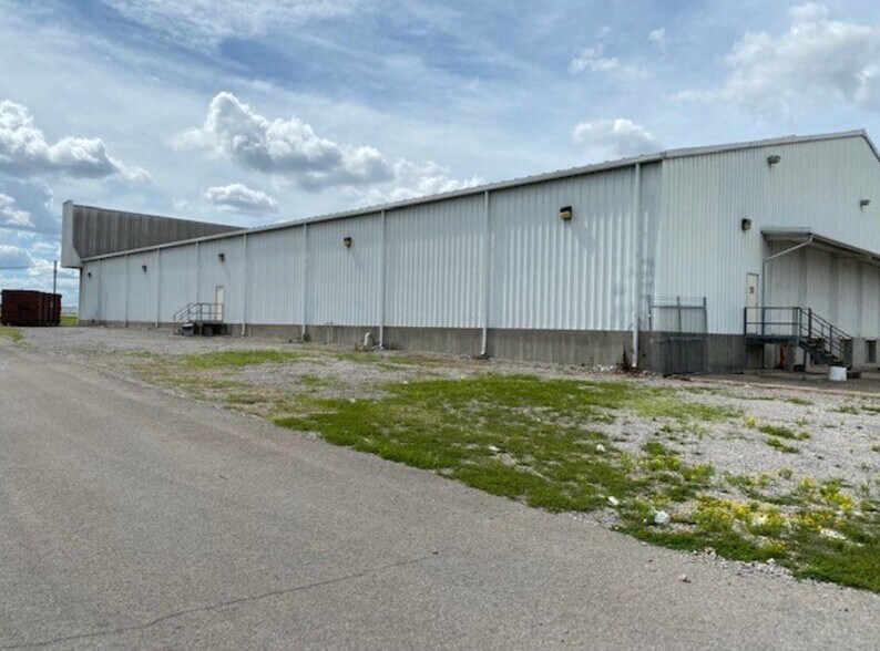 More Photos Of Industrial Dr @ Swinging Bridge, Old Hickory Warehouse For Lease