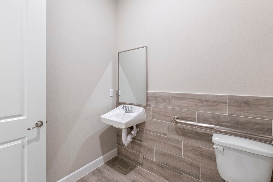 More Photos Of 4220 Cartwright Rd, Missouri City Medical For Sale
